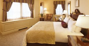 wunderschön gemütliches schlafzimmer im fairmont le chateau frontenac in kanada quebec