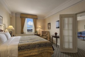 romantisches schlafzimmer im fairmont le chateau frontenac in kanada quebec