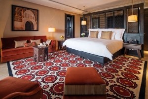 geräumiges Schlafzimmer in einer Palm Suite des Royal Palm Marrakesch, Marokko 