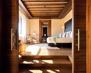 großzügiges Schlafzimmer im Penthouse des Royal Palm Marrakesch, Marokko 