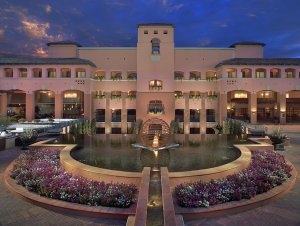 schöne Außenansicht auf das Fairmont Scottsdale Princess Resort, Arizona, USA