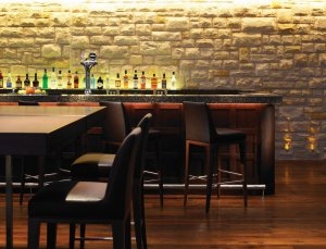 Europa Schottland St Andrews Fairmont Hotel stylische Lounge und gekühlte Drinks an Rock and Spindle Bar