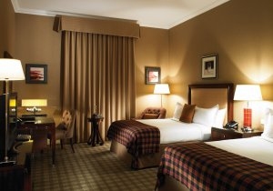 Europa Schottland St Andrews Fairmont Hotel gemütlicher Guestroom Deluxe im schottischen Stil