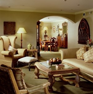 Europa Schottland St Andrews Fairmont Hotel Suite Kingdom of Fife Livingroom mit bequemer Sofaecke und Essplatz