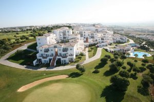 traumhafter ausblick auf das fairplay golfhotel und spa in benalup an der costa de la luz in spanien
