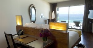 wunderschönes schlafzimmer mit balkon im luxushotel hotel fasano an der copacabana in rio de janeiro brasilien 