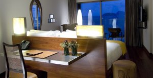 modernes schlafzimmer im luxushotel hotel fasano an der copacabana in rio de janeiro brasilien 