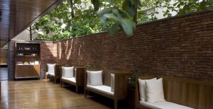 elegante terrasse im luxushotel hotel fasano an der copacabana in rio de janeiro brasilien 