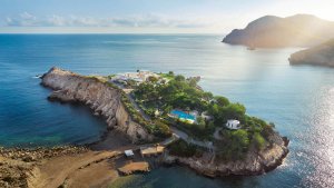exklusive privatinsel auf ibiza mit luxus villa an der sonnigen mittelmeerküste für einen traumurlaub in der privaten villa isla sa ferradura