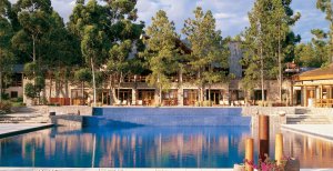 wunderschöner pool im four seasons luxus hotel carmelo in uruguay lateinamerika