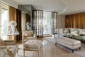 grosses wohnzimmer im penthouse im four seasons george V in paris frankreich