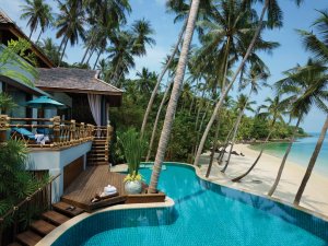 private villa am strand mit pool im four seasons resort koh samui thailand