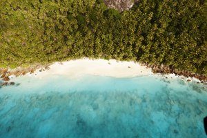 atemberaubende landschaft im fregate island private resort auf den seychellen