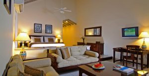traumhaftes wohnzimmer einer suite im galley bay luxus resort in antigua karibik