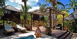 traumhafte terrasse einer suite im galley bay luxus resort in antigua karibik