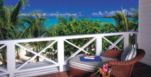 idyllische terrasse mit meerblick im galley bay luxus resort in antigua karibik
