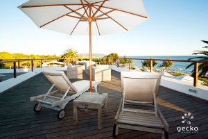 gemütliche terrasse im Gecko Beach Club resort formentera balearen