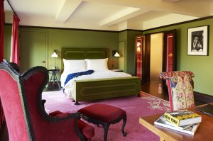 stilvolles schlafzimmer einer suite im gramercy park luxus hotel manhattan new york city usa
