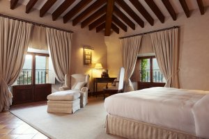 helles schlafzimmer mit ausblick im gran hotel son net in puigpunyent mallorca auf den balearen spanien 