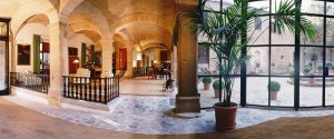 elegante lobby im gran hotel son net in puigpunyent mallorca auf den balearen spanien 