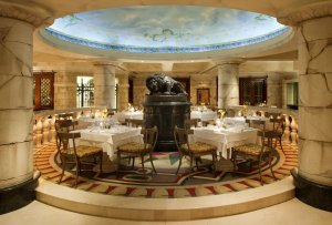 Orient Oman Muscat Grand Hyatt Restaurant mit vertraeumter Kuppel