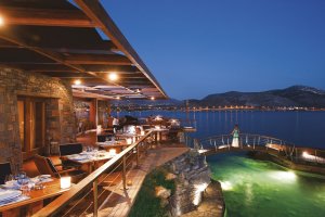 romantisches restaurant im grand resort lagonissi in attika griechenland