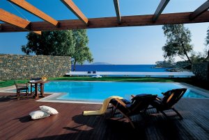 grosse villa mit pool im grand resort lagonissi in attika griechenland
