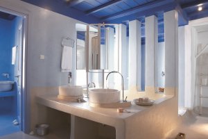 modernes badezimmer im grecotel mykonos blu in griechenland