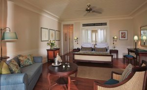 grosses schlafzimmer im heritage le telfair golf & spa resort auf mauritius