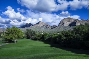 USA, Arizona, Hilton Tucson El Conquistador Golf Resort, pusch rindge course mit blick auf die berge 