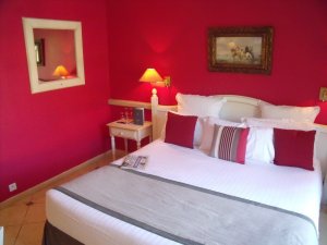 romantisches schlafzimmer im hotel de mougins in cannes frankreich