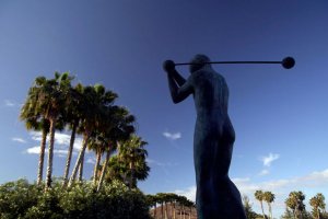 Spanien Teneriffa Las Madrigueras Golfplatz Las Americas mit Skulpturen