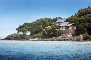 blick auf die Owners Signature Villa im Luxushotel Enchanted Island Resort direkt am meer errichtet