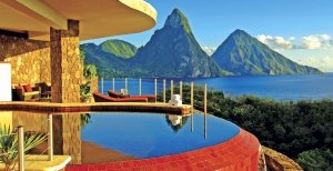 grosser wunderschöner pool im jade mountain luxus resort in st. lucia karibik