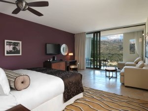 Deluxe Room mit Bergblick und viel Platz und moderner Ausstattung im Luxushotel Mallorca Jumeirah Port Soller Hotel & Spa