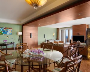 luxuriöser wohnbereich einer suite im kempinski resort barbaros bay in bodrum türkei