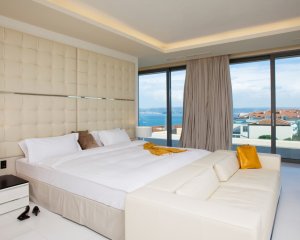 wunderschöne Luxus Schlafzimmer einer suite im kempinski adriatic in istrien kroatien