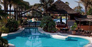 wunderschöne poollandschaft im kempinski hotel bahia marbella estepona an der costa del sol spanien