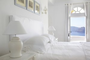 luxus suite im meerblick im kirini resort von relais und chateaux in santorini griechenland europa