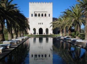 traumhafter pool im ksar char bagh resort von relaix und chateaux in marrakesch marokko