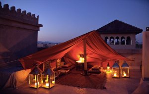 romantische terrasse im ksar char bagh resort von relaix und chateaux in marrakesch marokko