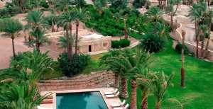 traumhafter pool in afrika marokko marrakesch im ksar char bagh