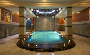 traumhafter pool im spa in afrika marokko marrakesch im L'Mansion