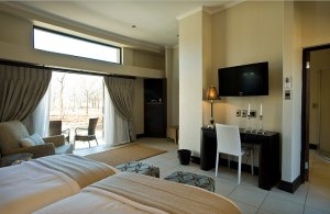 schönes Resort Zimmer im The Legend Golf & Safari Resort Südafrika 