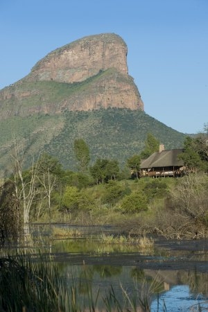 The Legend Golf & Safari Resort Südafrika Lookout Restaurant mit Blick auf den See