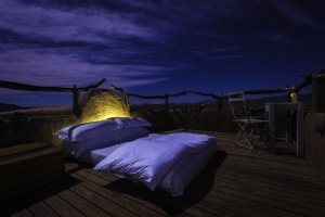 schlafen Sie entspannt unter freiem Himmel im Little Kulala Camp, Sossulvlei, Namib Wüste, Namibia 
