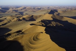 erleben Sie die Schönheit der Namib im Little Kulala Camp, Sossulvlei, Namib Wüste, Namibia 