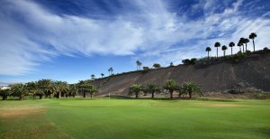 Spanien Gran Canaria Maspalomas Golf mit gepflegtem Grün für das perfekte Spiel