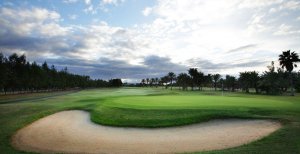 Spanien Gran Canaria Maspalomas Golf mit gepflegtem Grün für das perfekte Spiel