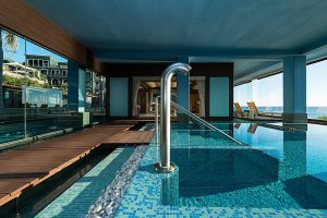 Spanien Gran Canaria Lopesan Villa del Conde Resort Corallium Thalasso herrlicher Indoor Pool mit Meerblick 